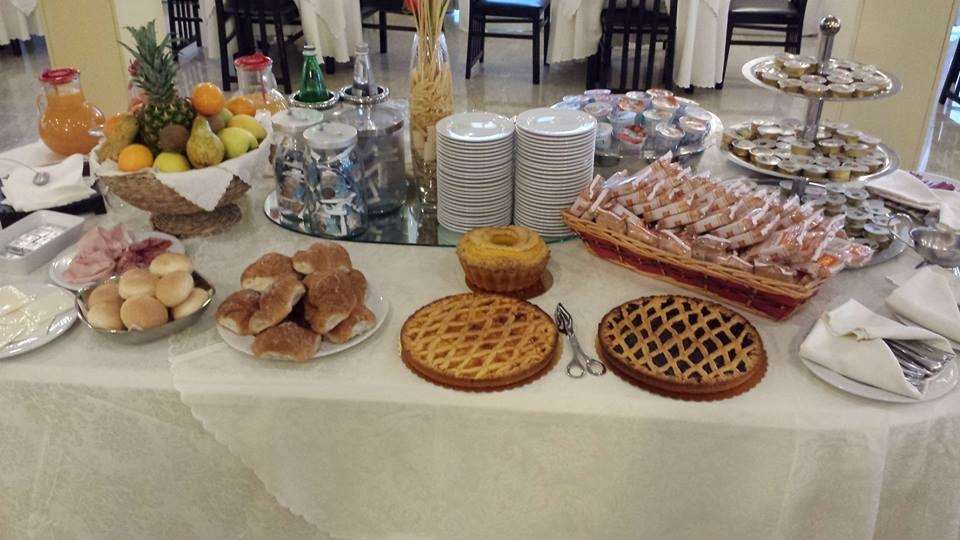 Hotel De La Ville Central Latina Restoran fotoğraf